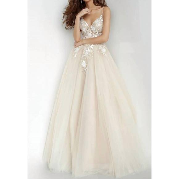 NEW JOVANI plunging neckline flower appliques prom gown in champagne - Picture 1 of 3
